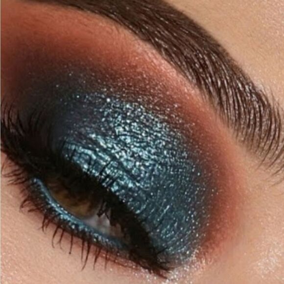 Mac Cosmetics DazzleShadow Extreme Eyeshadow - Picture 7 of 11